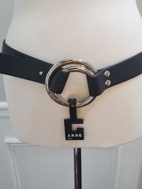 DKNY SILVER DOUBLE-RING BLACK LEATHER BELT